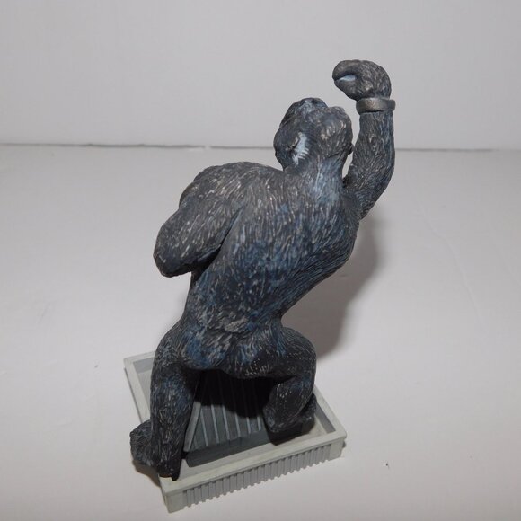 2010 Hallmark 4" King Kong on top of Building Figure ornament ** READ - Picture 4 of 9